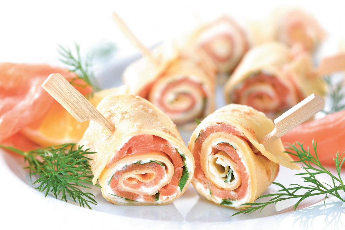 Яичный блин с лососем