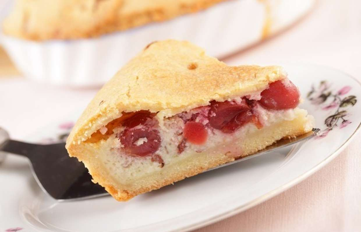 Баскский пирог с вишней