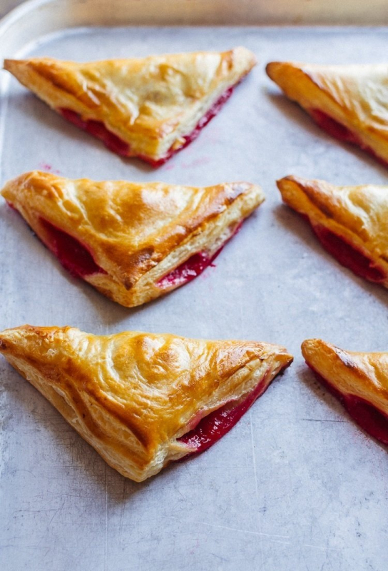 Турноверы с клюквой и грушей