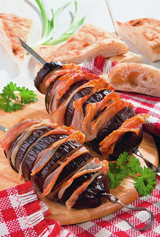 Баклажаны с беконом на мангале