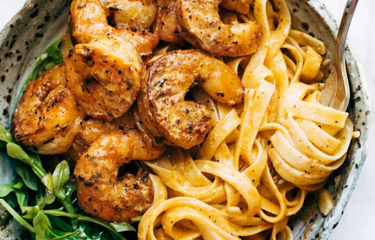 Фетучини с креветками и красным перцем