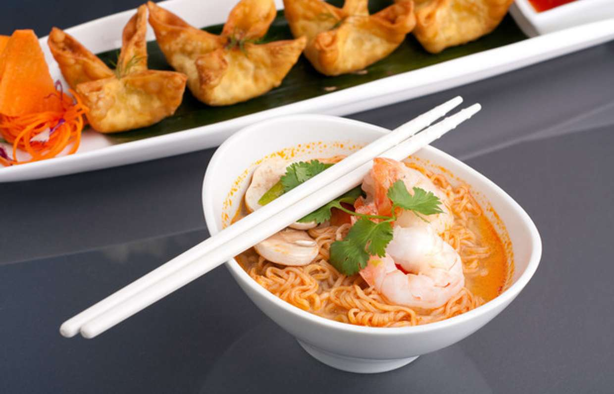 Суп с лапшой и креветками по-восточному