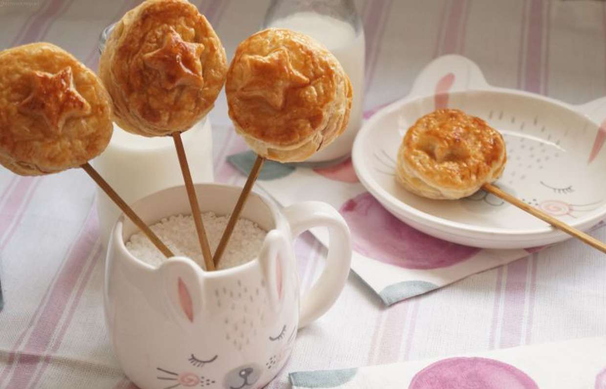 Слойки с шоколадом и фундуком