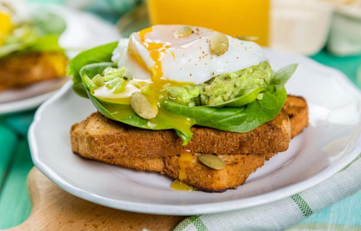 Пять жирных продуктов, которые помогут похудеть и спасут от переедания