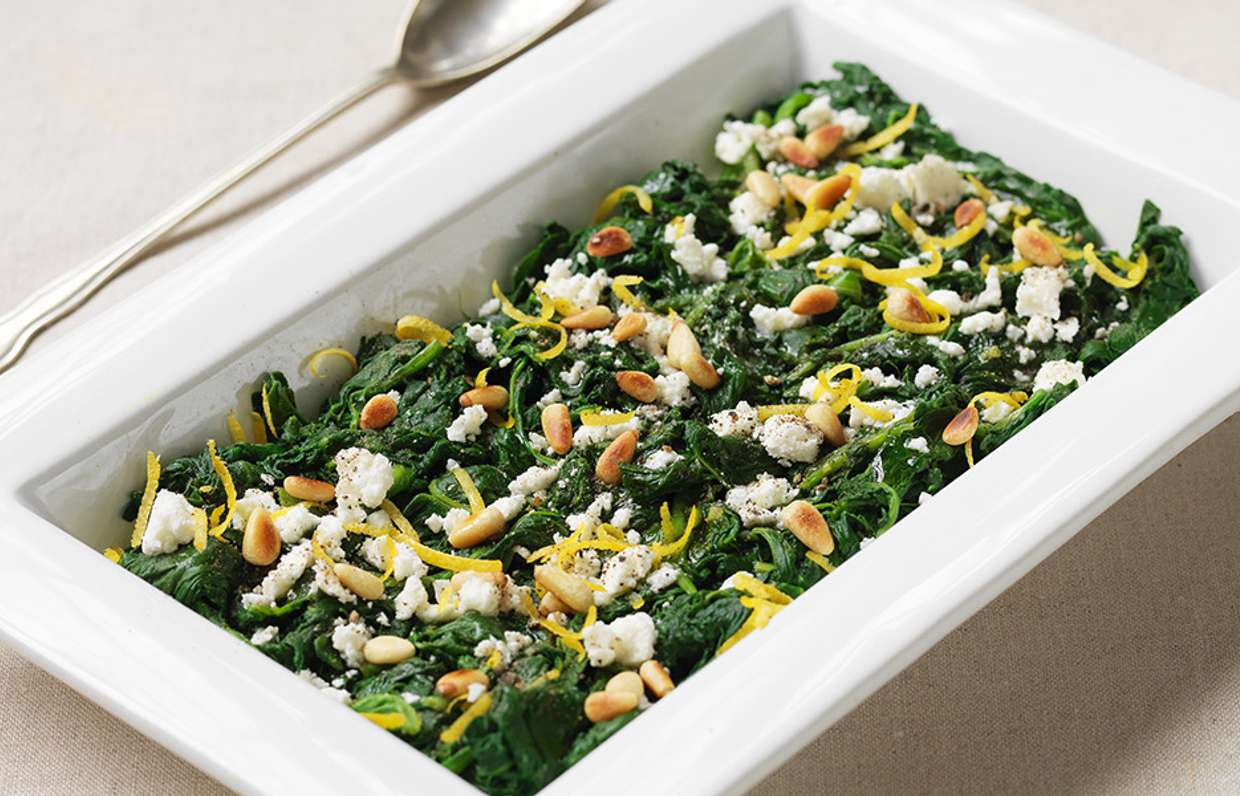 Салат со шпинатом и сыром Фета