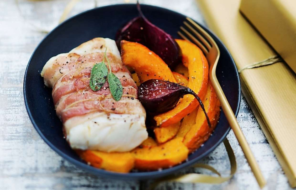 Филе трески в беконе