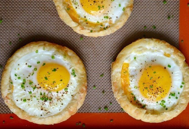 Яичница в слоеном тесте