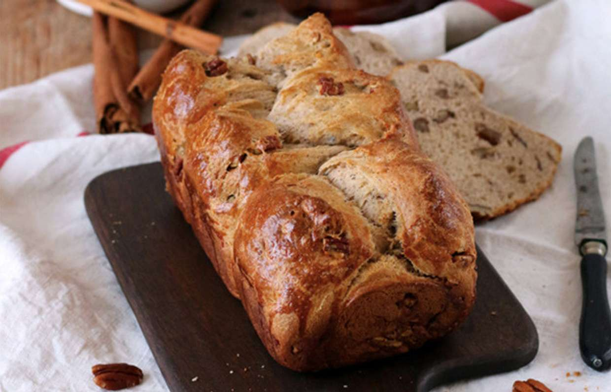 Кекс с корицей и орехами пекан