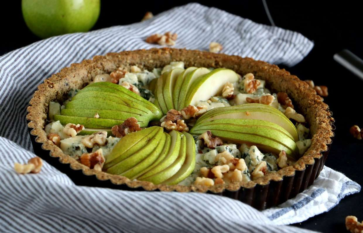 Пирог с грушей и голубым сыром