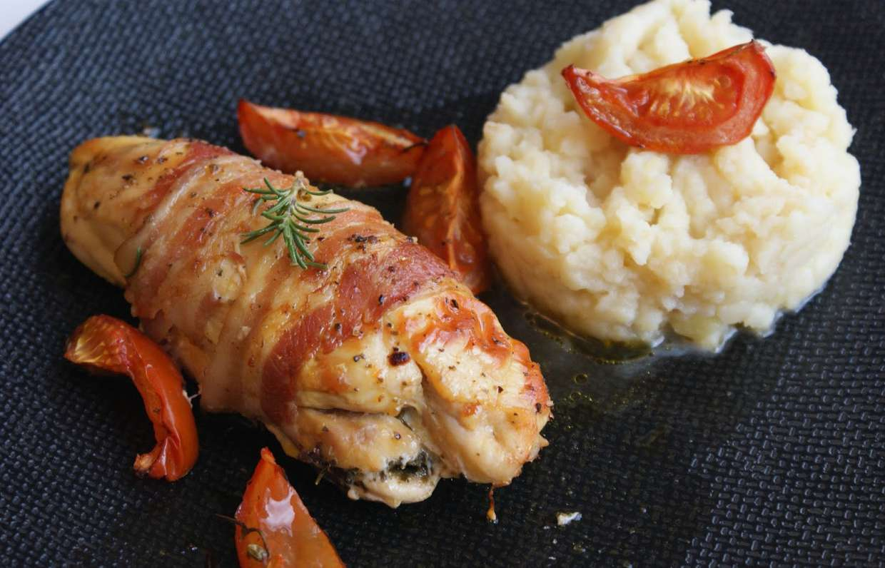 Курица, фаршированная вялеными томатами