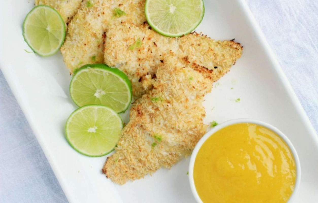 Треска в панировке из лайма, манго и кокосовой стружки
