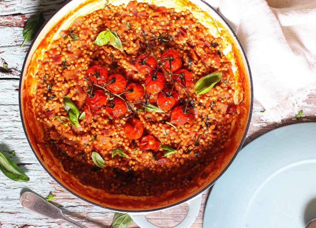 Гречневое ризотто с томатами и базиликом