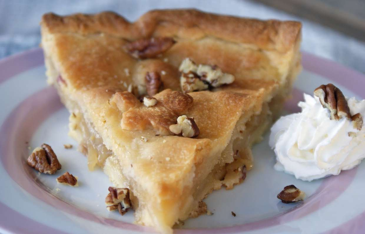 Яблочный пирог с орехами пекан