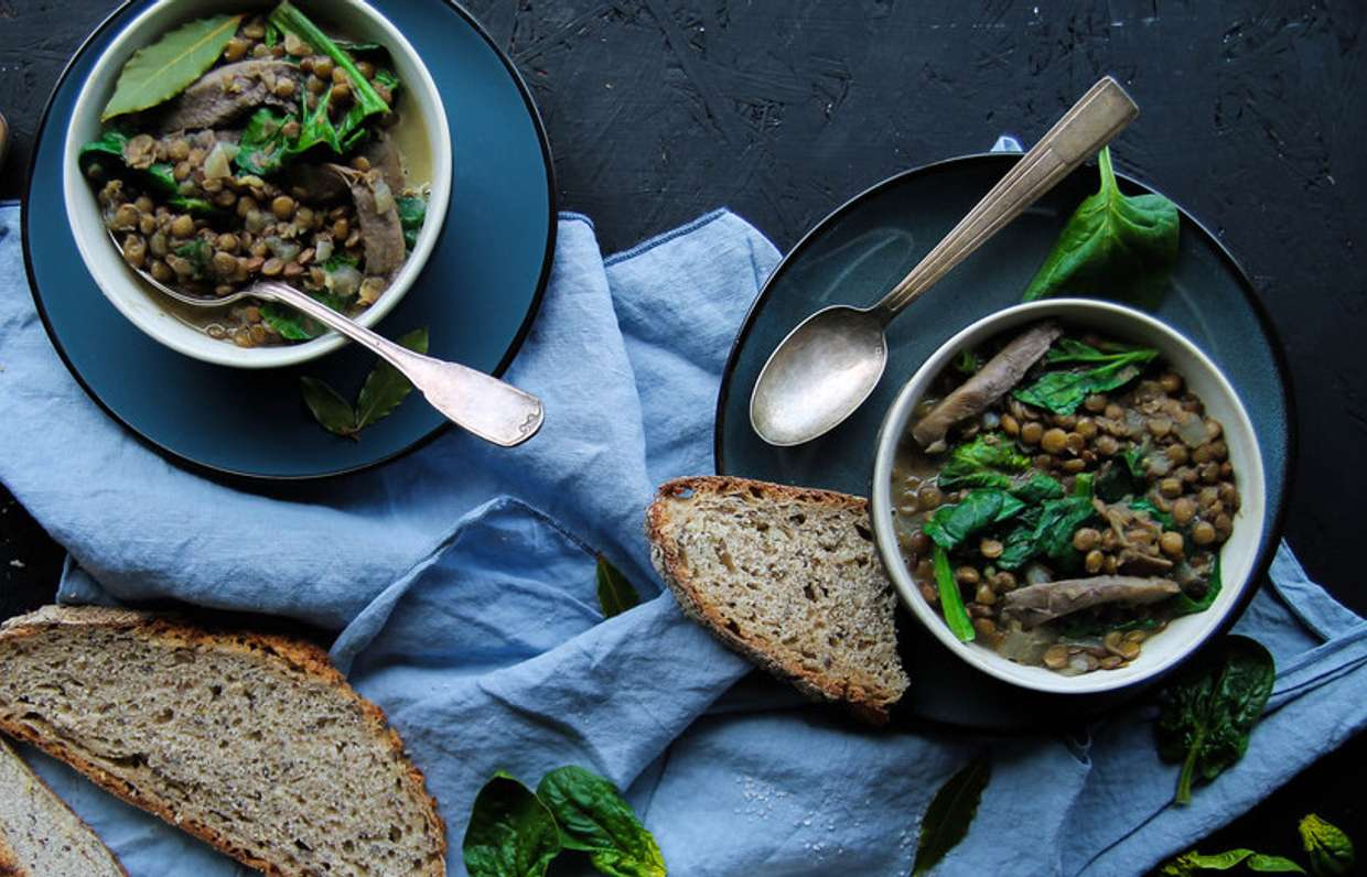 Чечевица с грибами и шпинатом