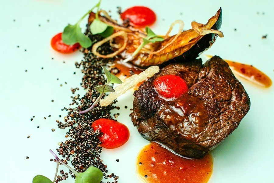 Бифштекс с баклажаном и киноа