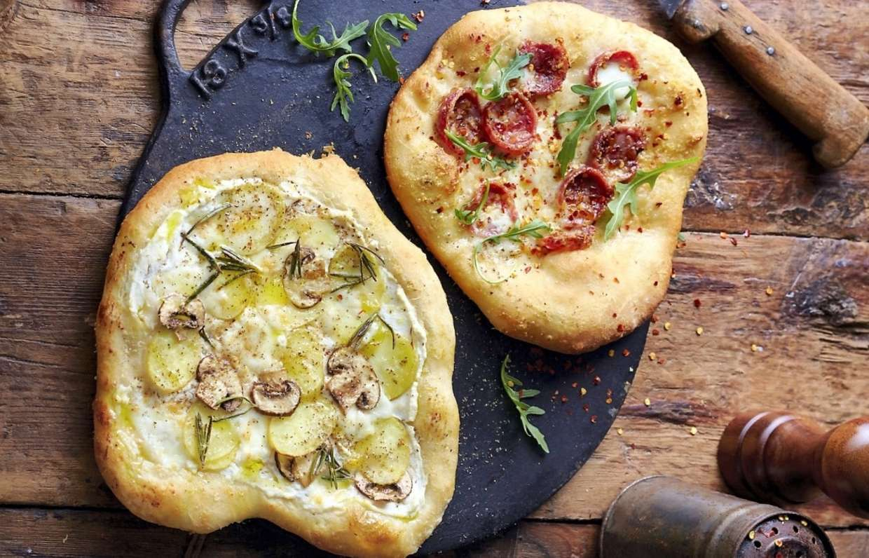 Пиццы с салями и картофелем