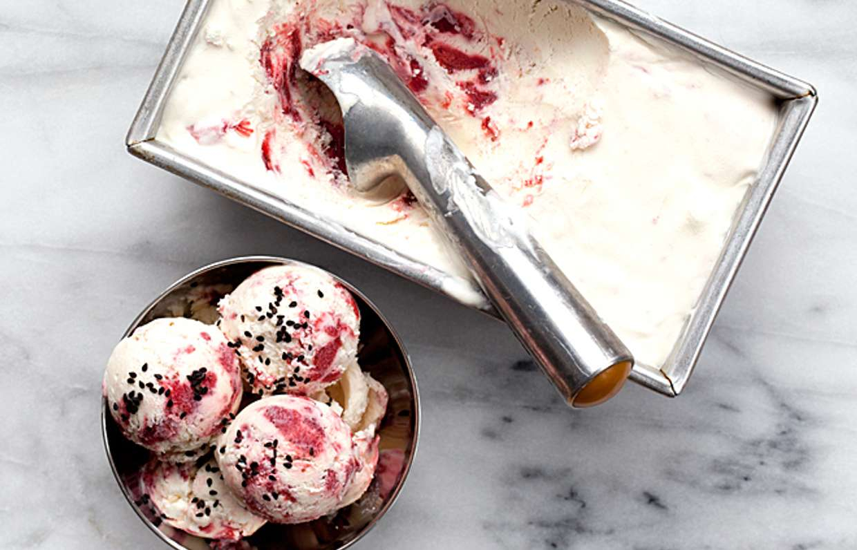 Клубничное итальянское мороженое семифредо