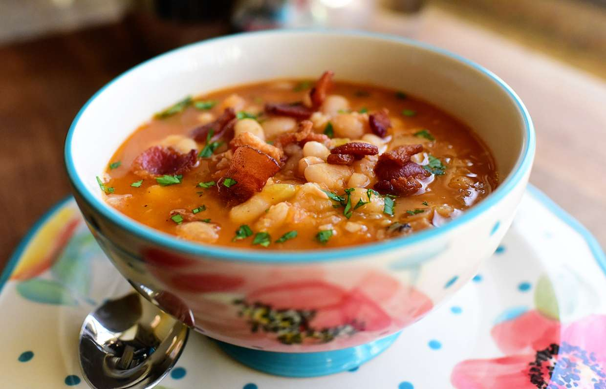 Суп из фасоли с беконом