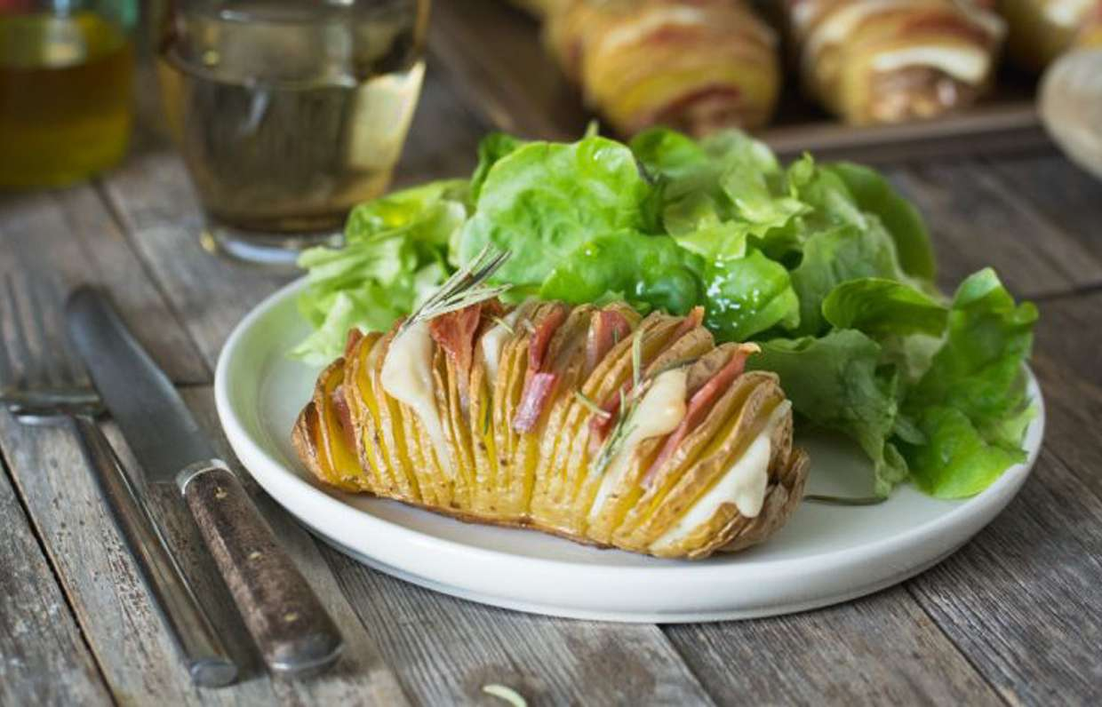 Картофель с козьим сыром и беконом