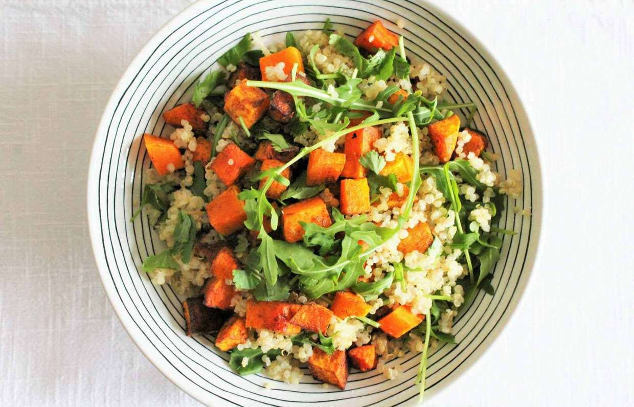 Теплый салат с киноа и тыквой Теплый салат с киноа и тыквой