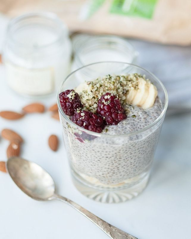 Чиа-пудинг с конопляным смузи