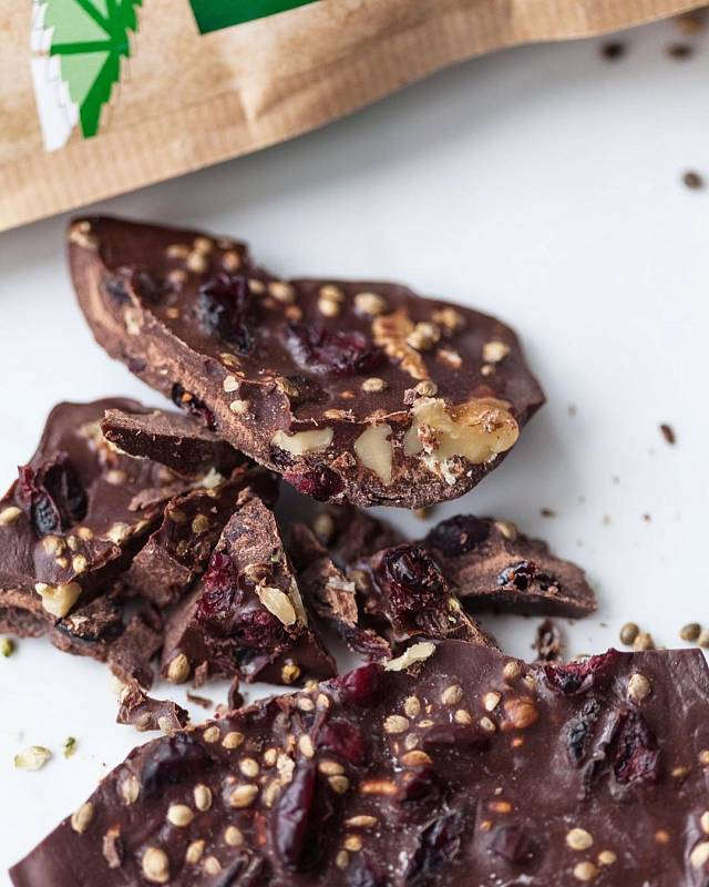 Шоколад с семенами конопли