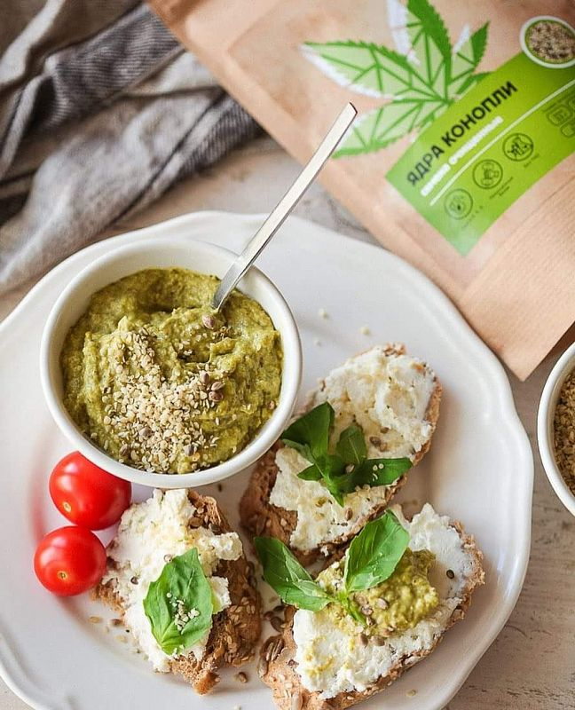 Соус песто из конопляных ядер и базилика